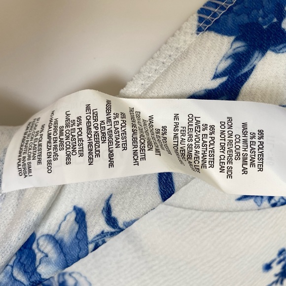 Nia Porcelain Print Crepe Mini Skort - Picture 9 of 11